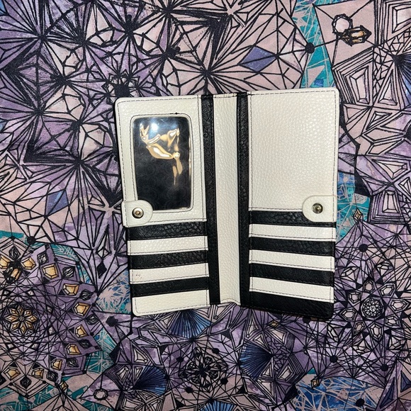 black and white bifold wallet - Picture 2 of 2